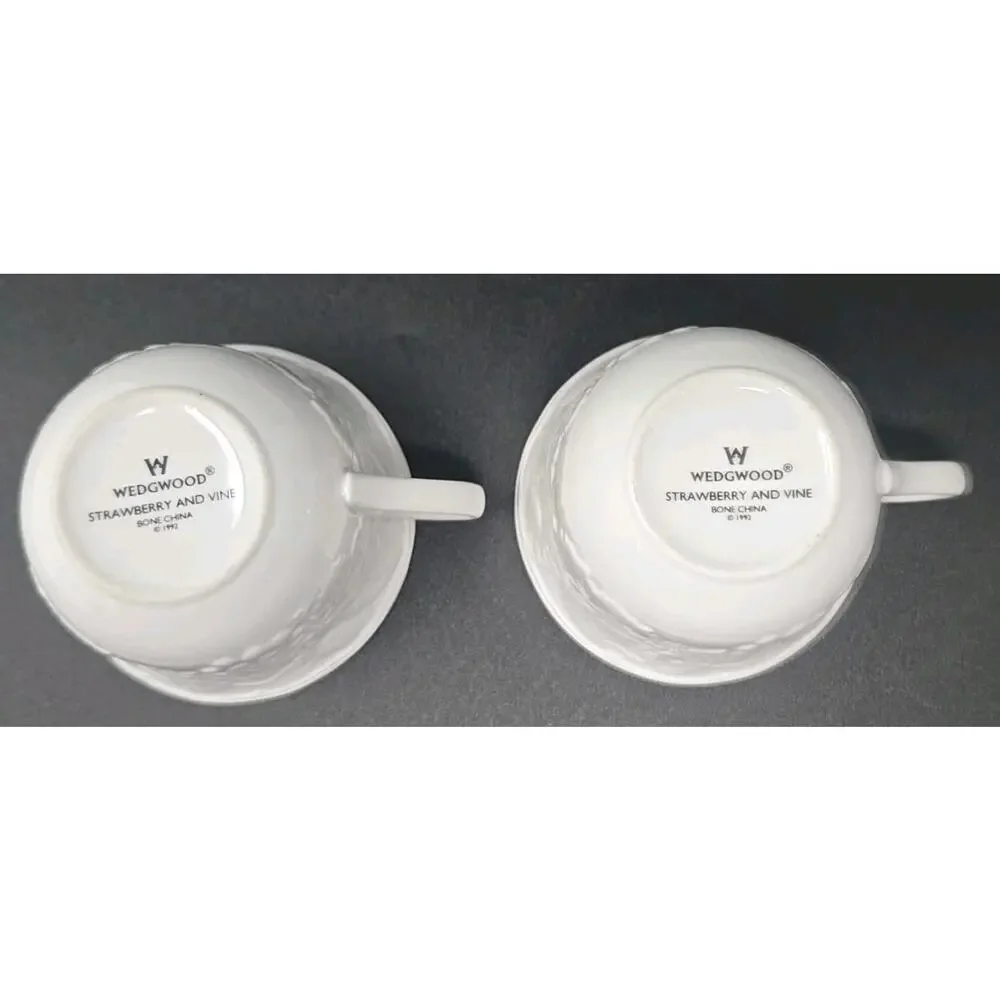 Wedgwood Strawberry & Vine 2 Cups and Saucers Bone China‎ U263